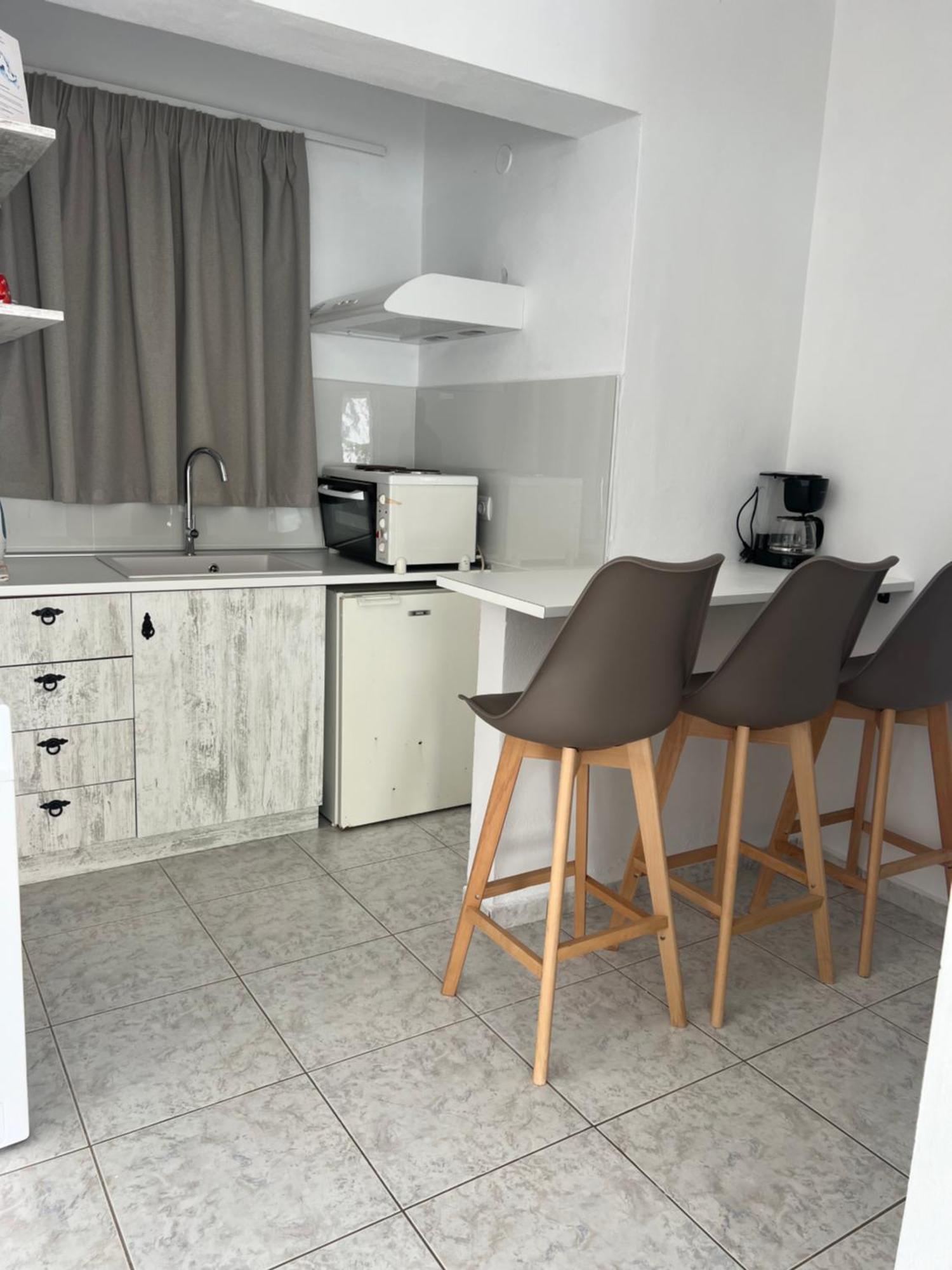 Nikos Studios Livadia  Buitenkant foto