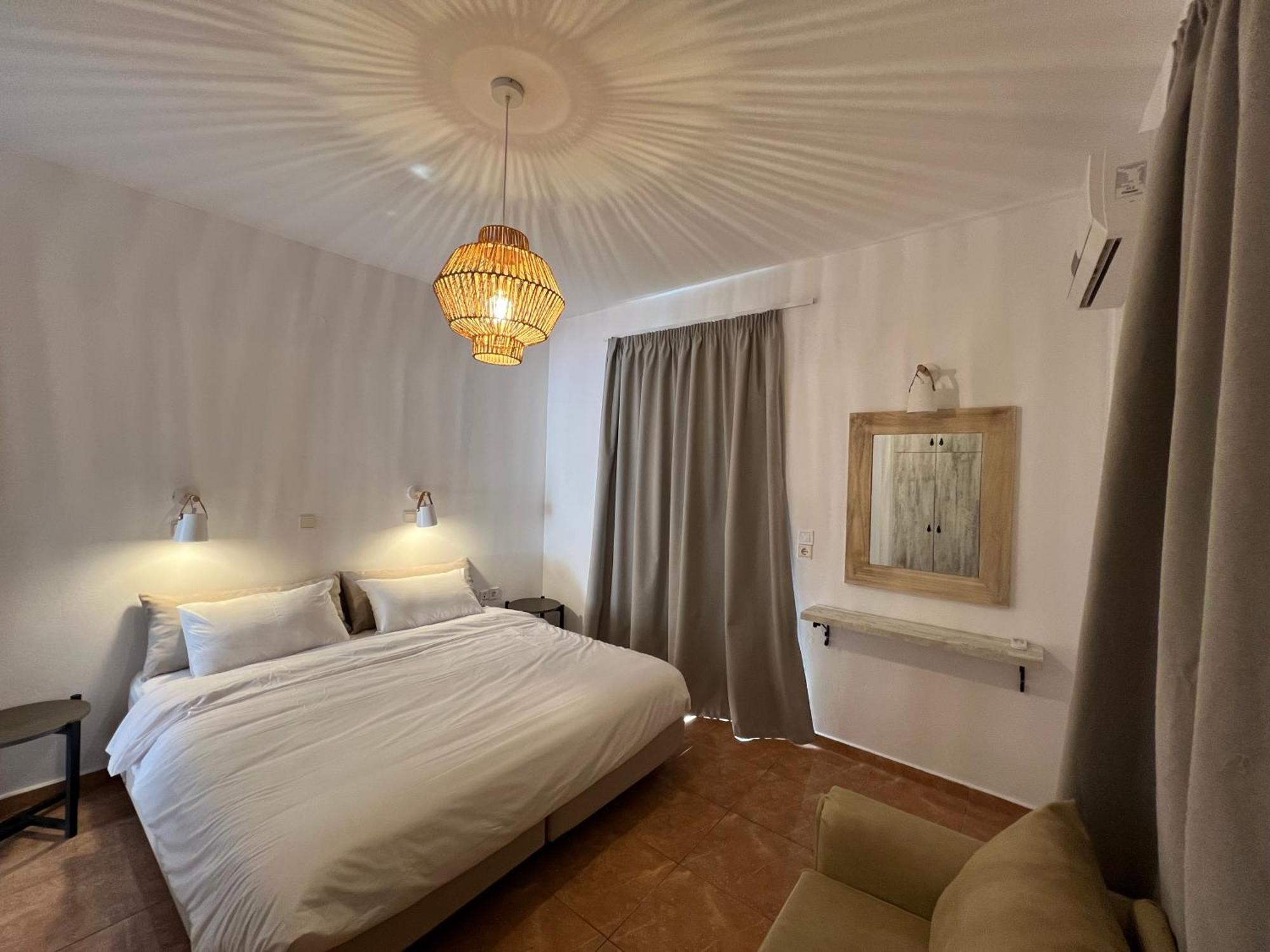 Nikos Studios Livadia  Buitenkant foto