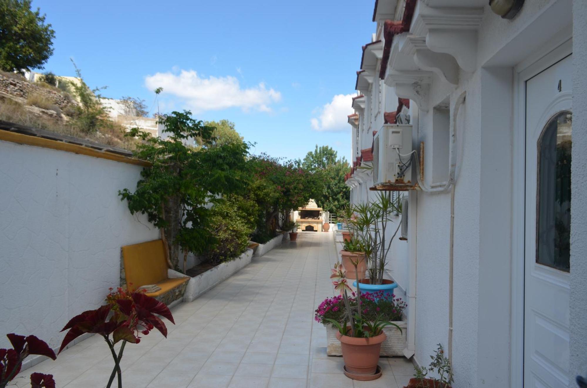 Nikos Studios Livadia  Buitenkant foto